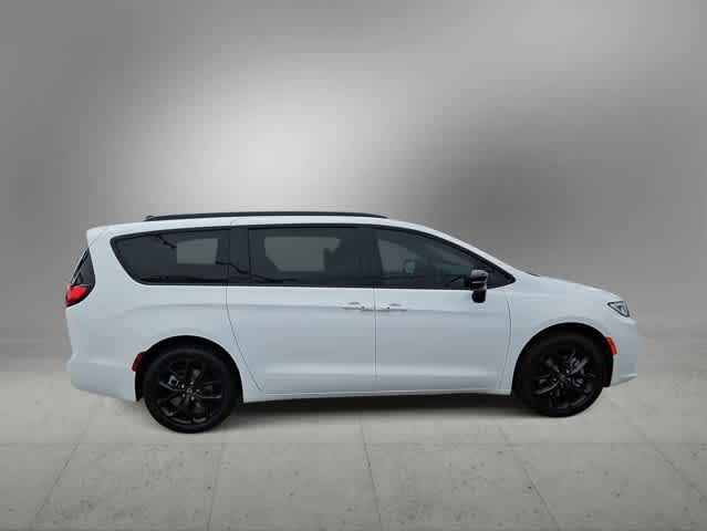 Thumbnail: 2026 Chrysler Pacifica - 13
