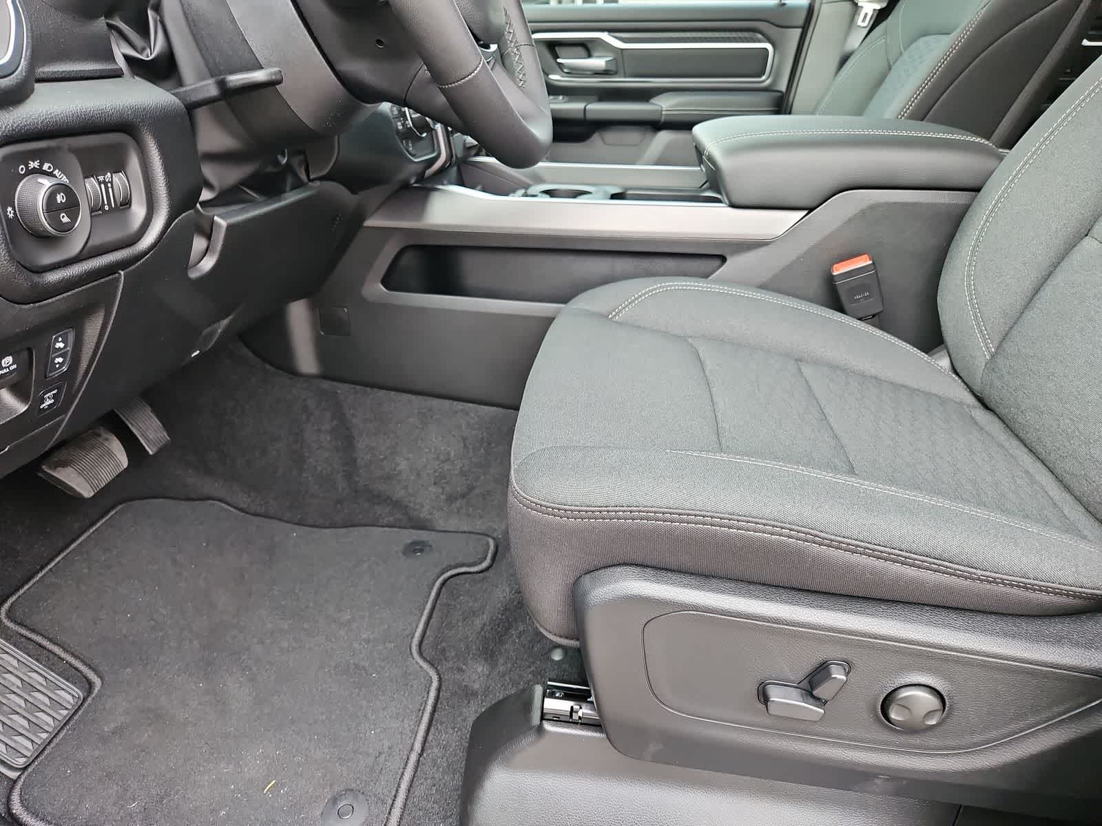 Thumbnail: 2026 RAM 1500 - 17