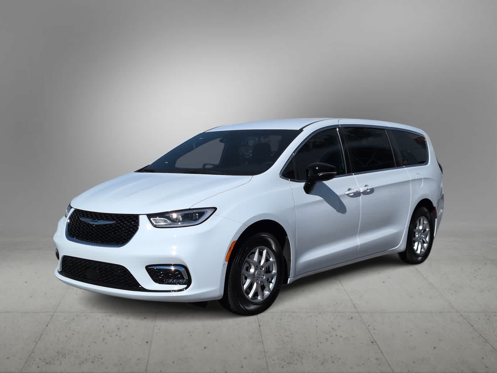 Thumbnail: 2026 Chrysler Pacifica - 4
