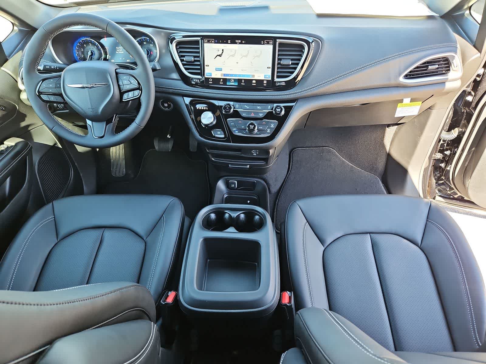 Thumbnail: 2026 Chrysler Pacifica - 15