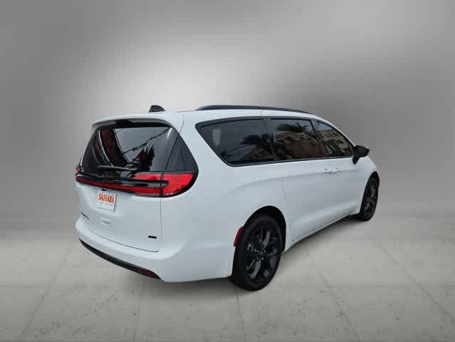 Thumbnail: 2026 Chrysler Pacifica - 11