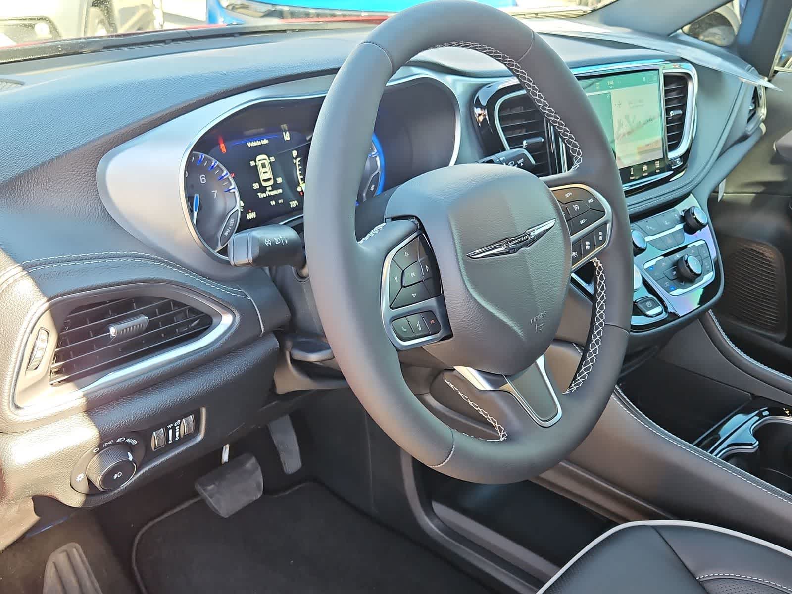 Thumbnail: 2026 Chrysler Pacifica - 10