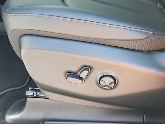 Thumbnail: 2026 Chrysler Pacifica - 17