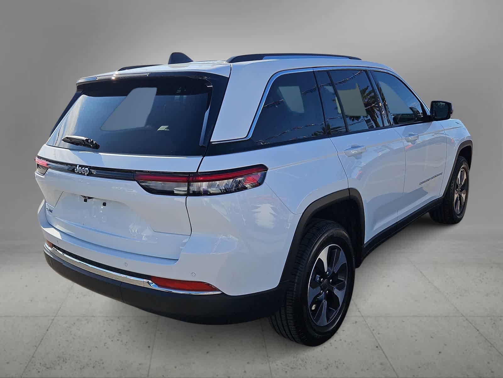 Thumbnail: 2022 Jeep Grand Cherokee - 9