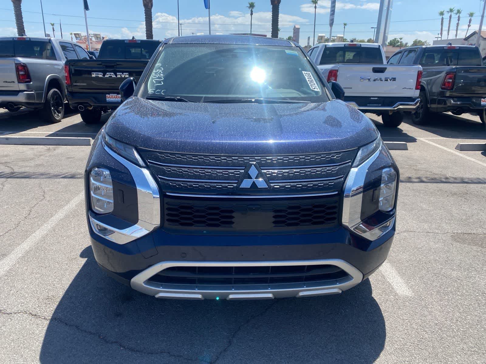 Thumbnail: 2023 Mitsubishi Outlander - 2