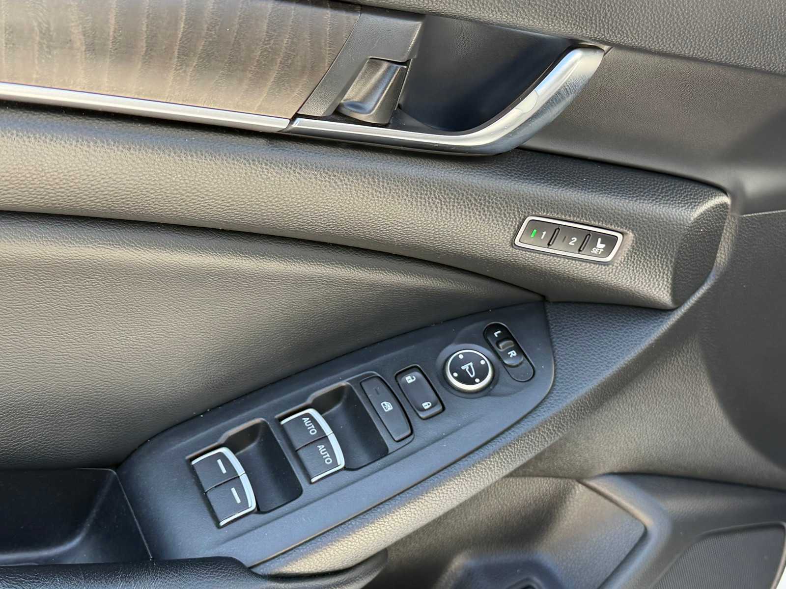 Thumbnail: 2018 Honda Accord - 14