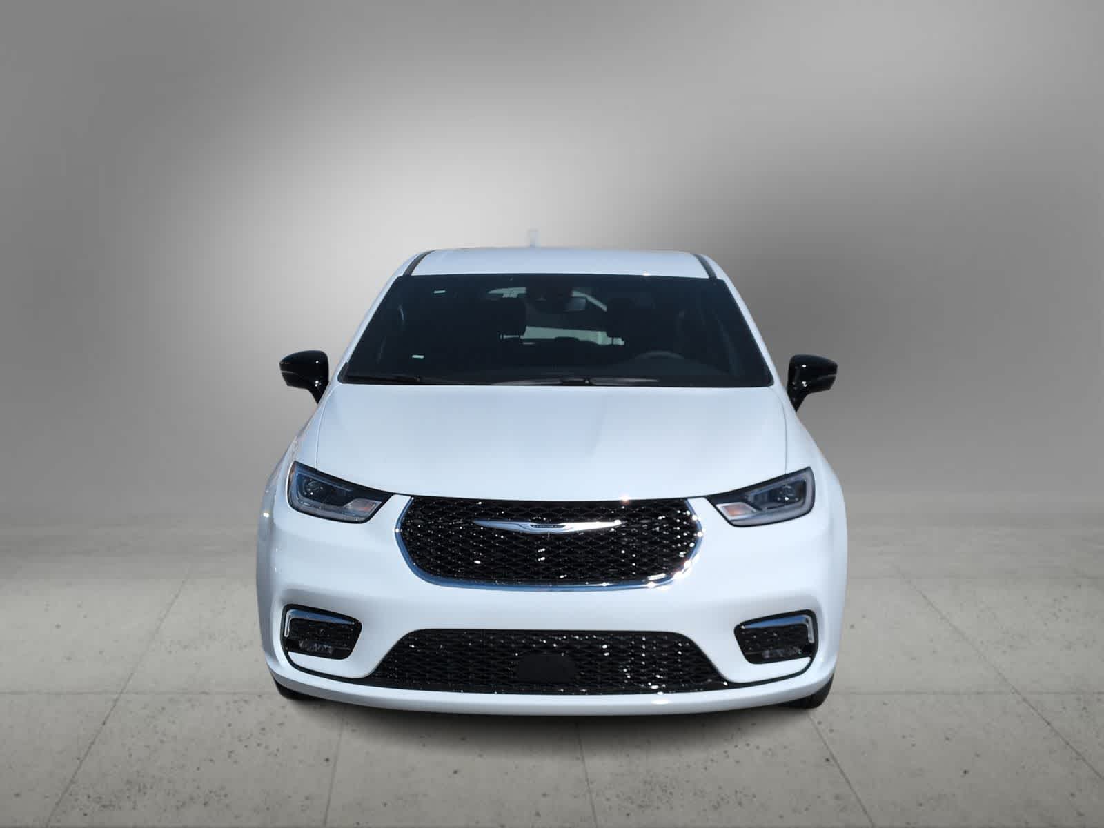 Thumbnail: 2026 Chrysler Pacifica - 3