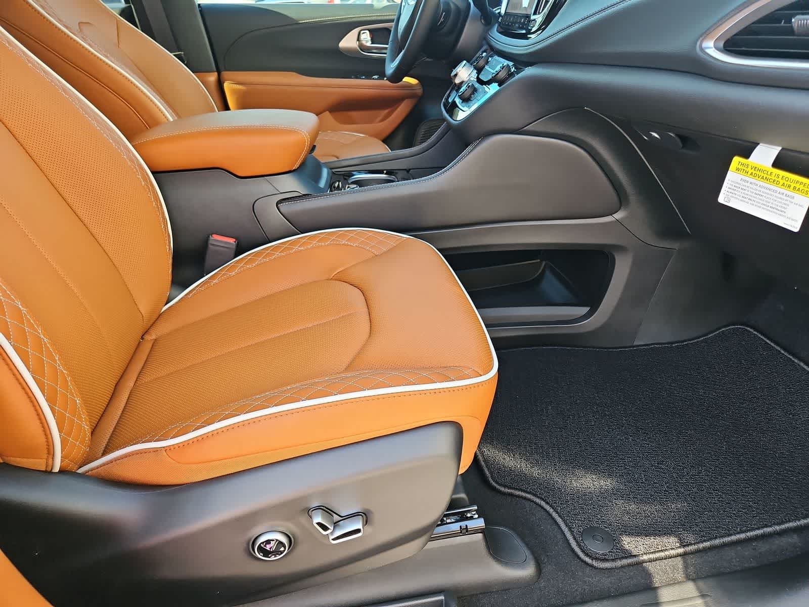 Thumbnail: 2026 Chrysler Pacifica - 21