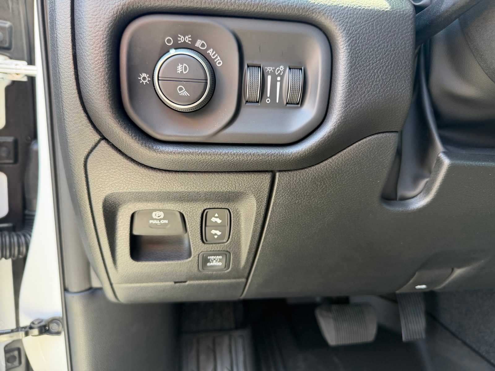 Thumbnail: 2026 RAM 1500 - 26
