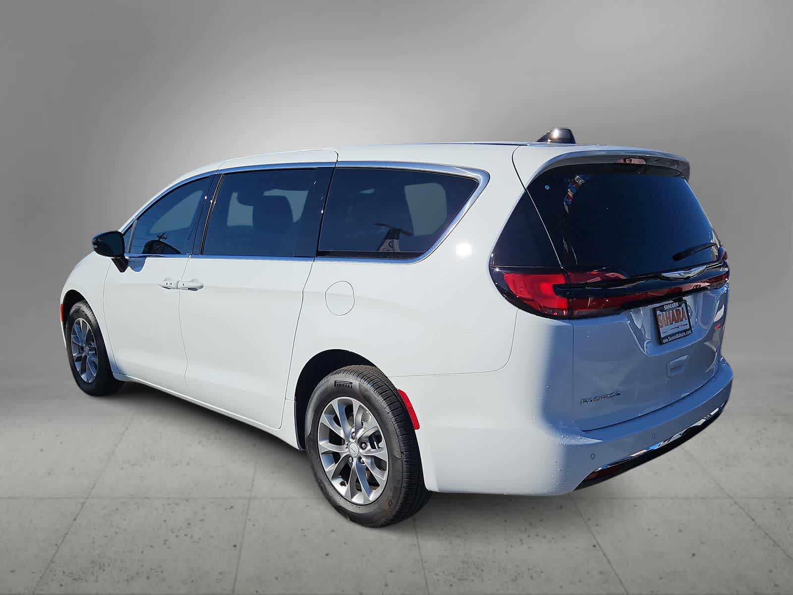 Thumbnail: 2026 Chrysler Pacifica - 6