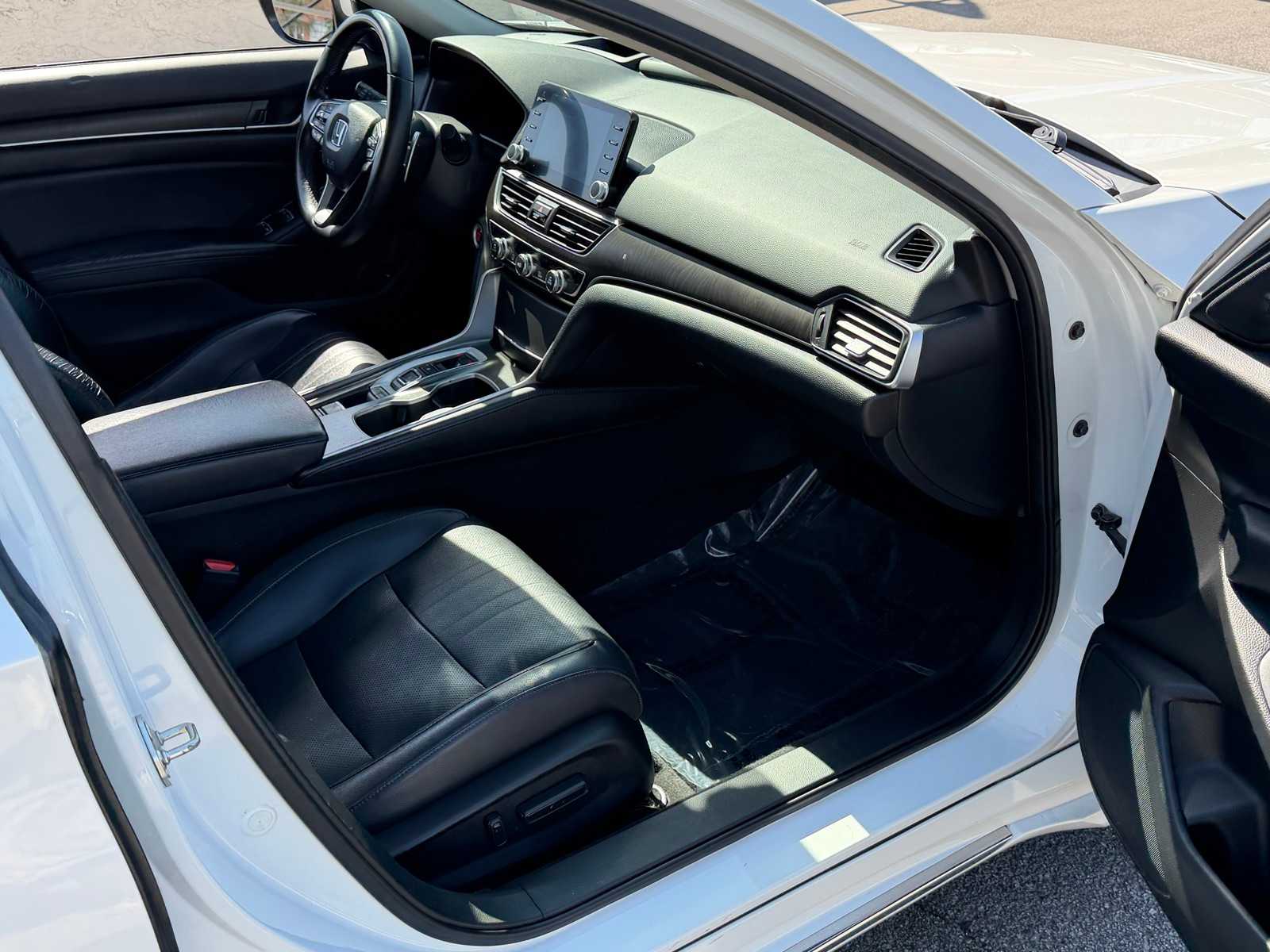 Thumbnail: 2018 Honda Accord - 31
