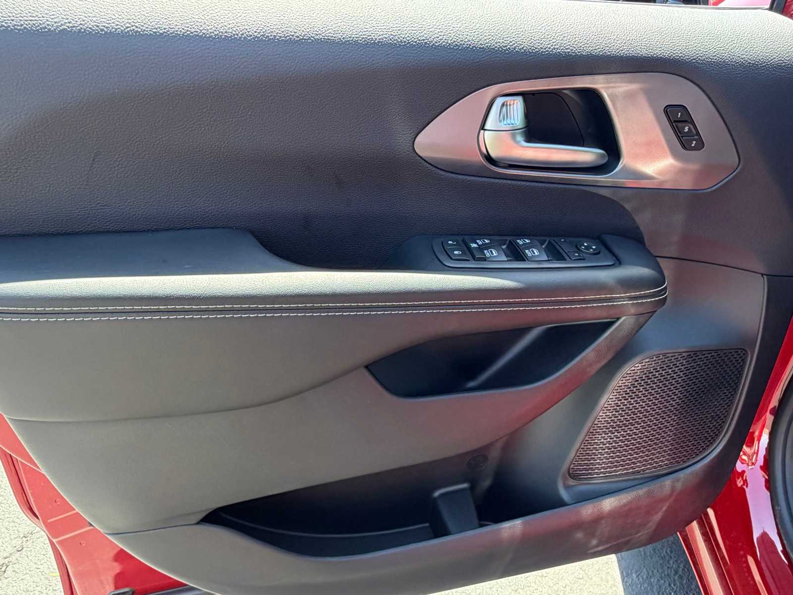 Thumbnail: 2026 Chrysler Pacifica - 27