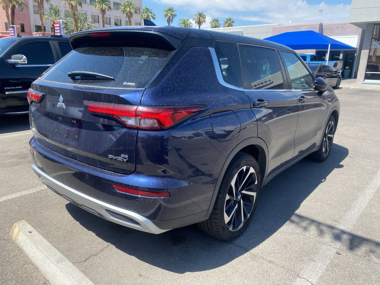 Thumbnail: 2023 Mitsubishi Outlander - 7
