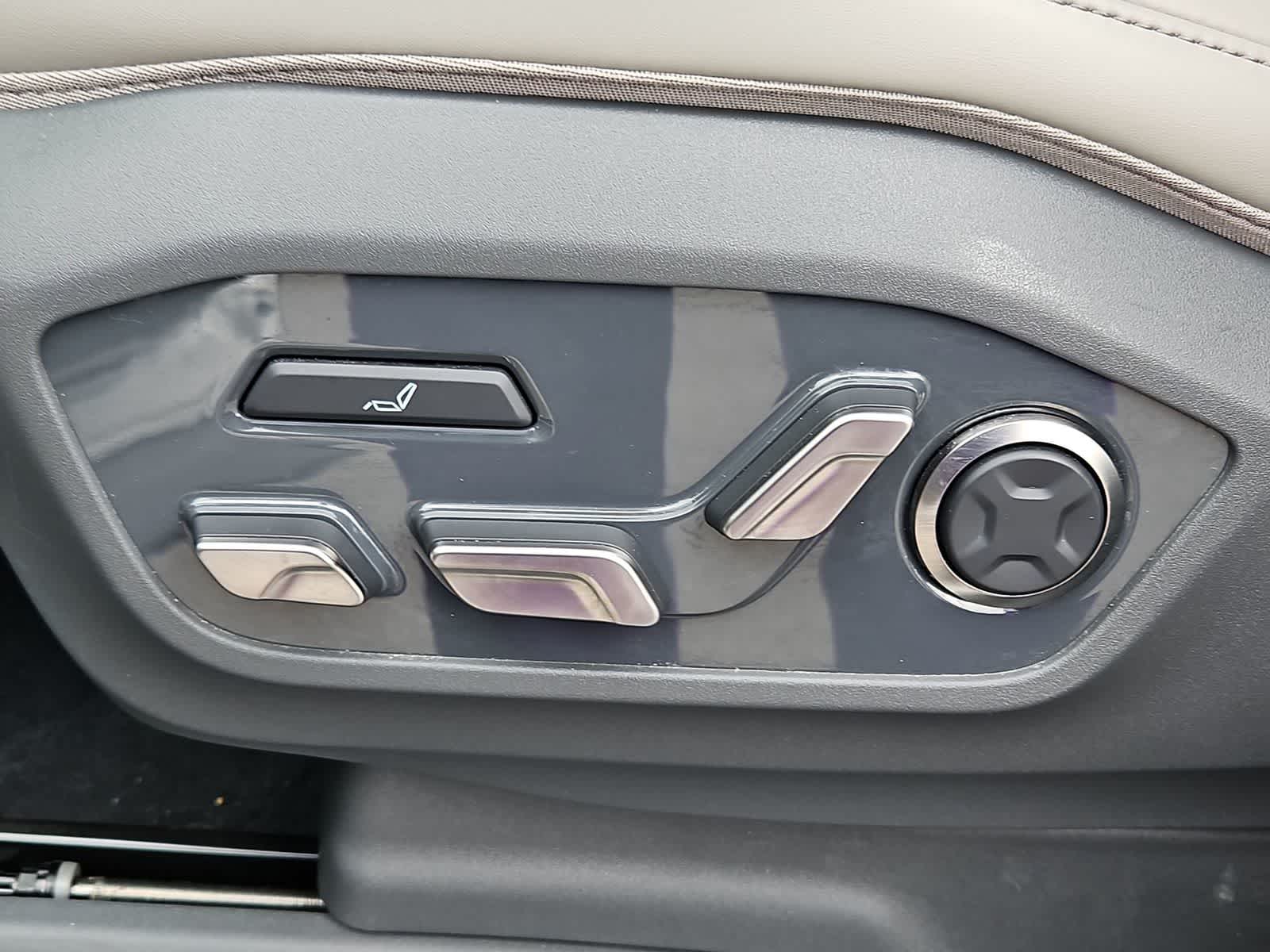 Thumbnail: 2024 Kia EV9 - 17