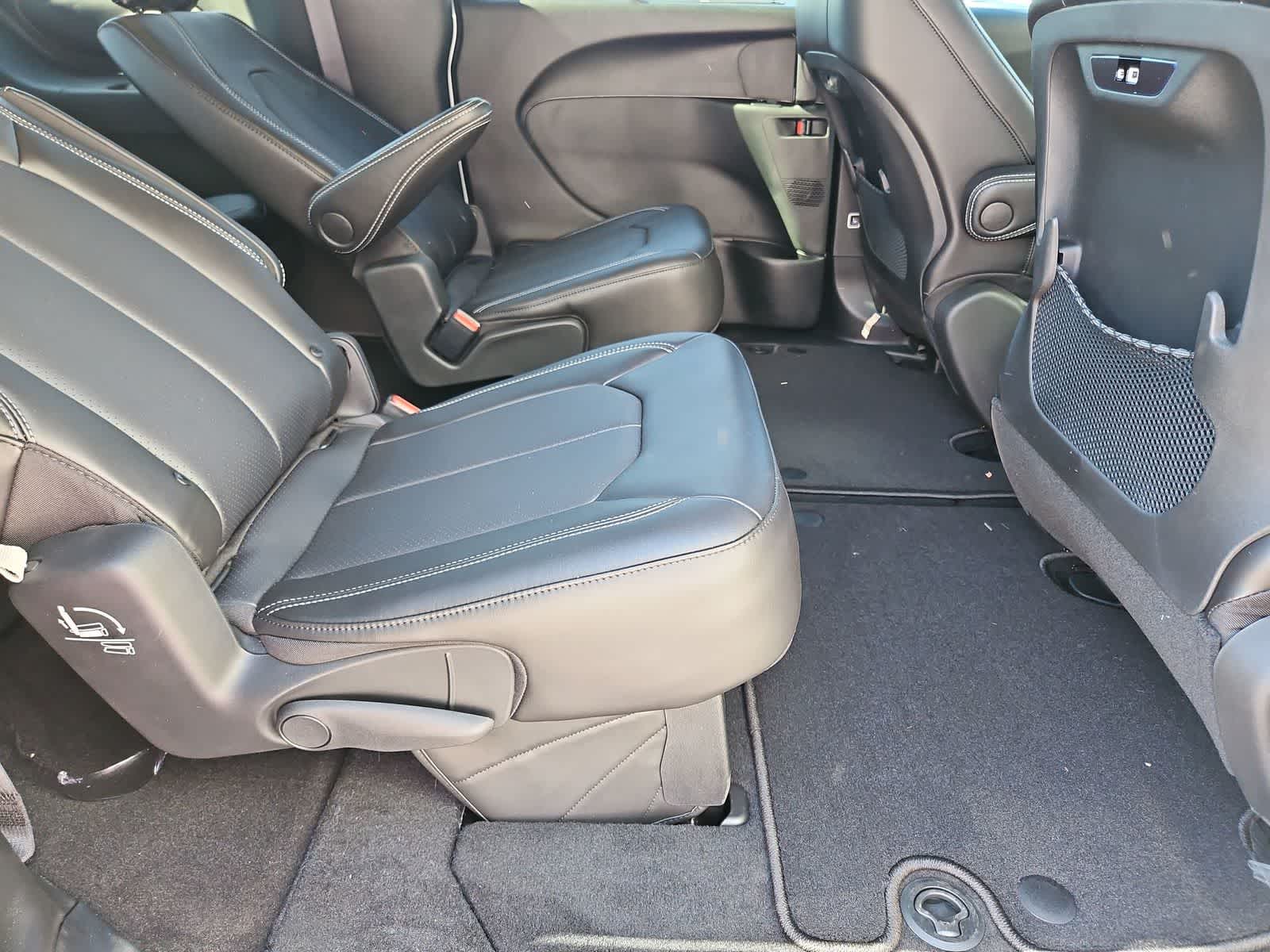 Thumbnail: 2026 Chrysler Pacifica - 20