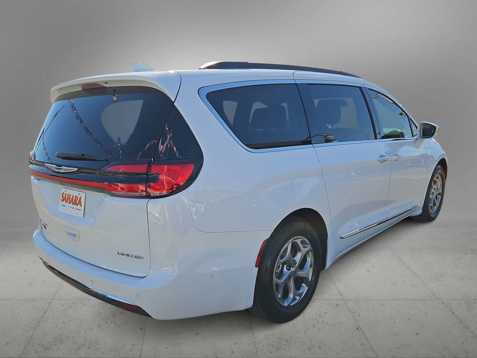 Thumbnail: 2022 Chrysler Pacifica - 9