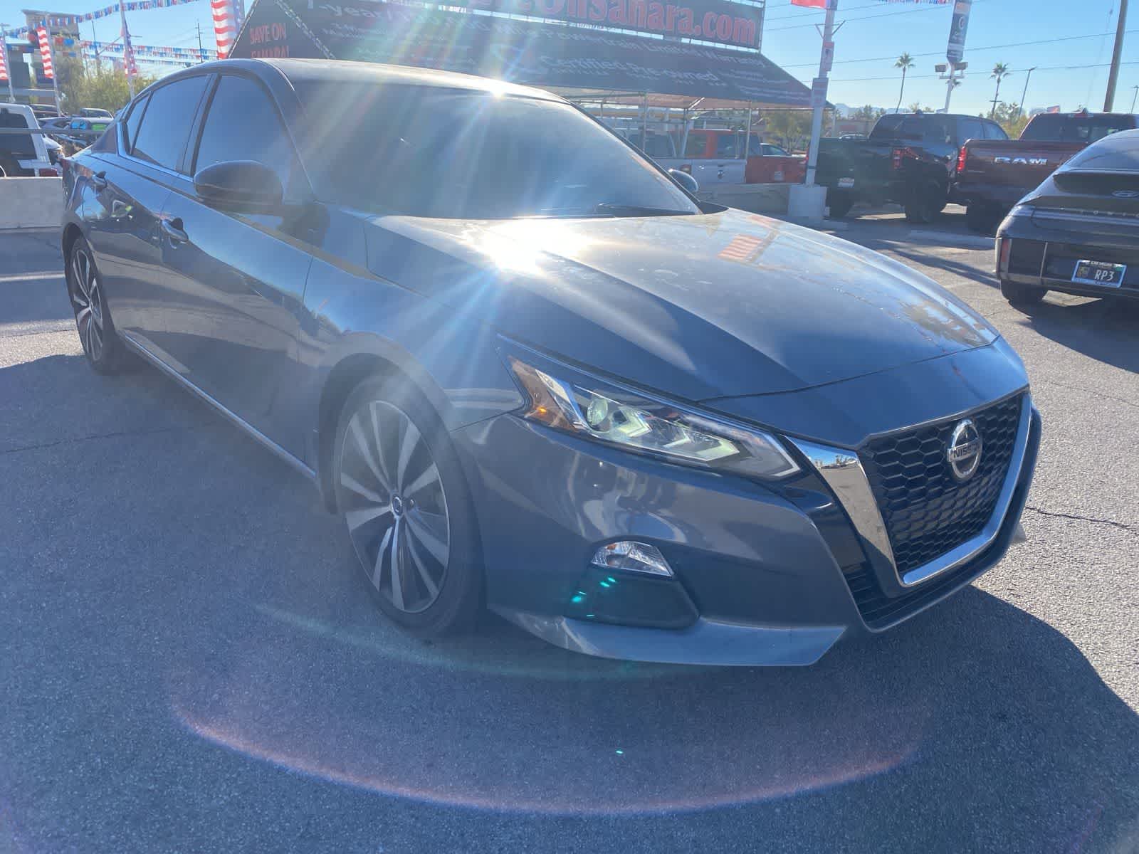 2019 Nissan Altima SR photo 3
