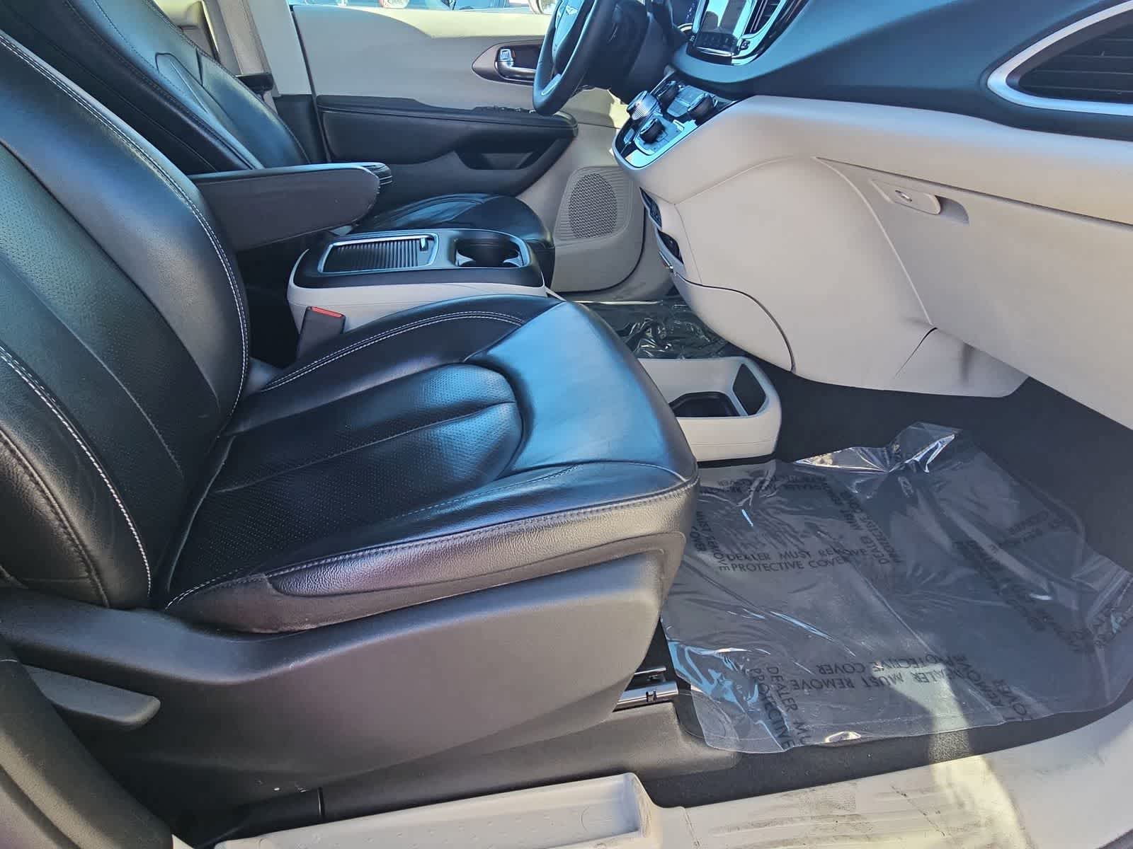 Thumbnail: 2022 Chrysler Pacifica - 26