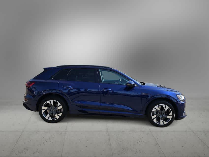 Thumbnail: 2021 Audi e-tron - 10