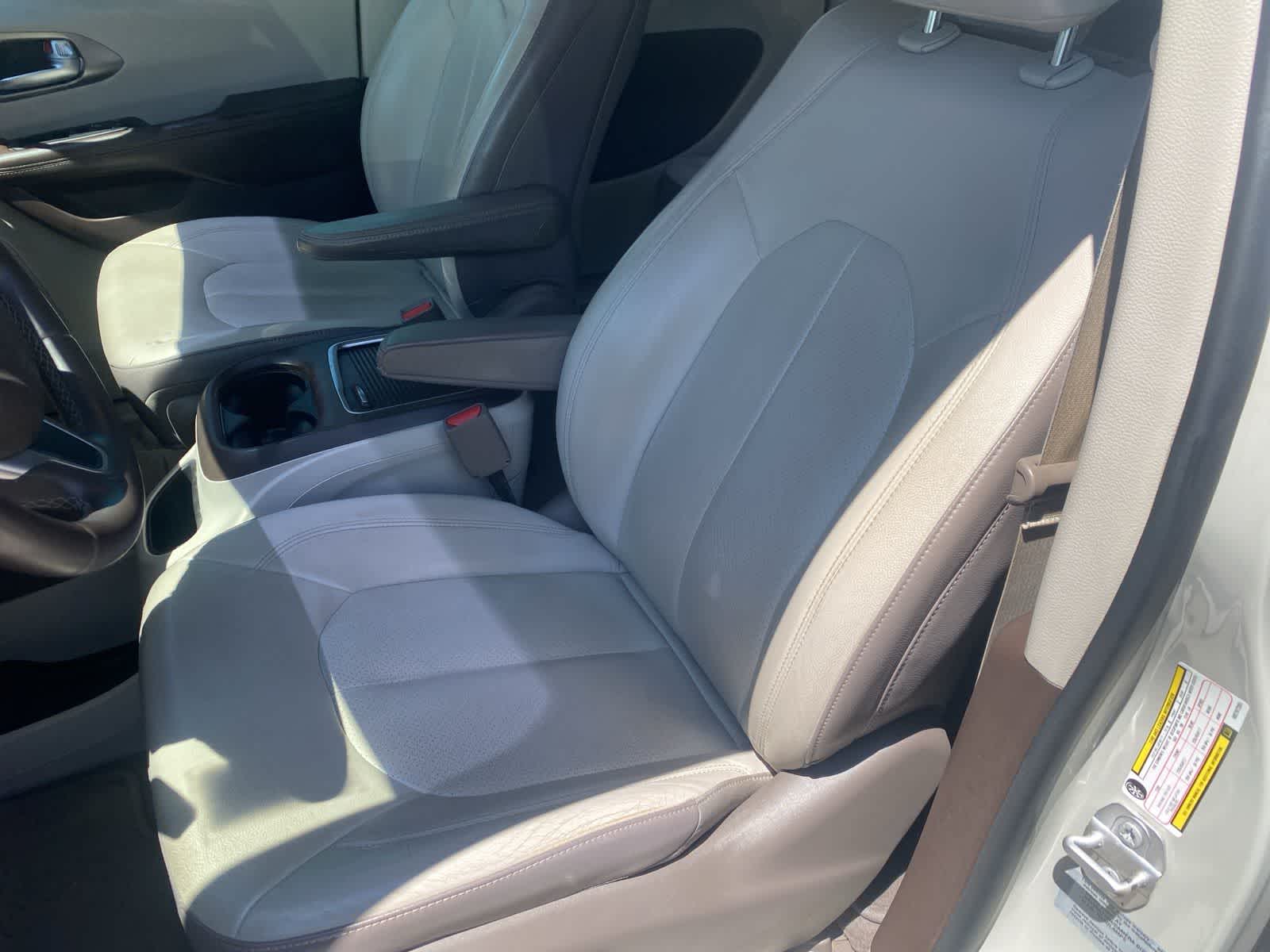 2017 Chrysler Pacifica  11