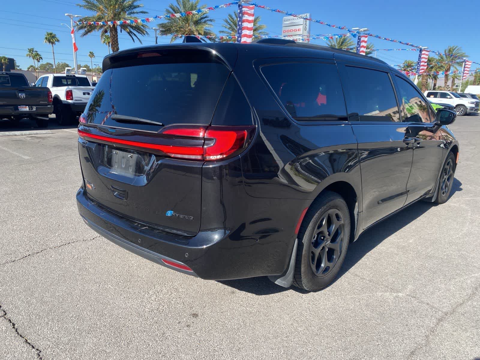 Thumbnail: 2021 Chrysler Pacifica - 6