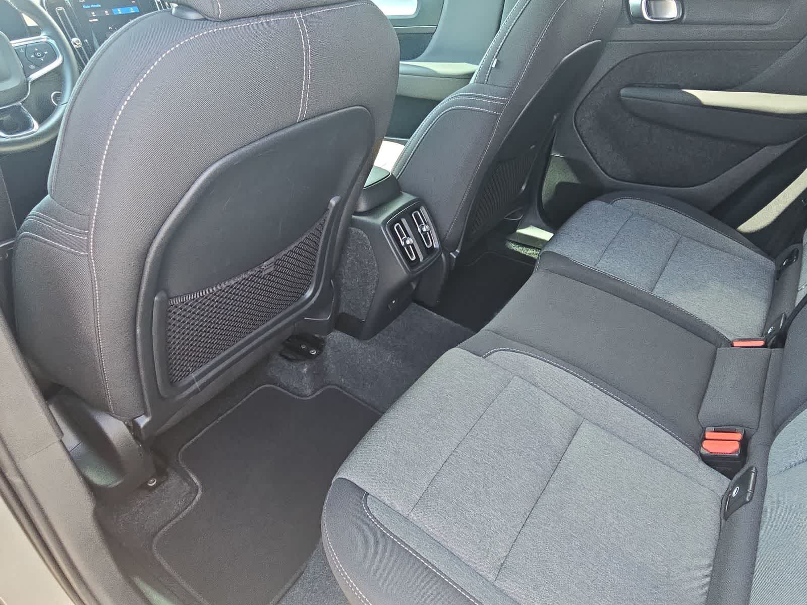 Thumbnail: 2024 Volvo XC40 - 18