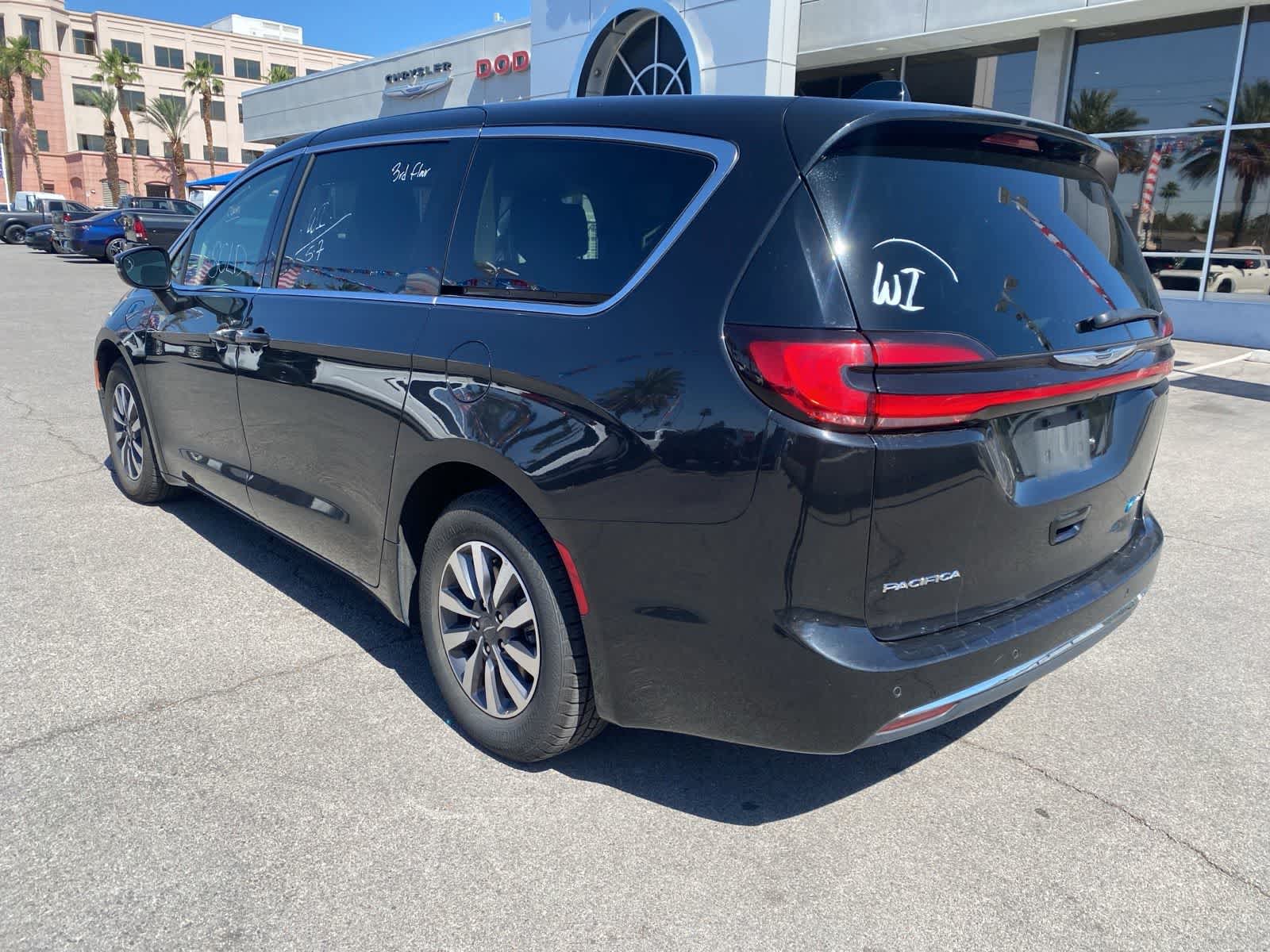 Thumbnail: 2023 Chrysler Pacifica - 9