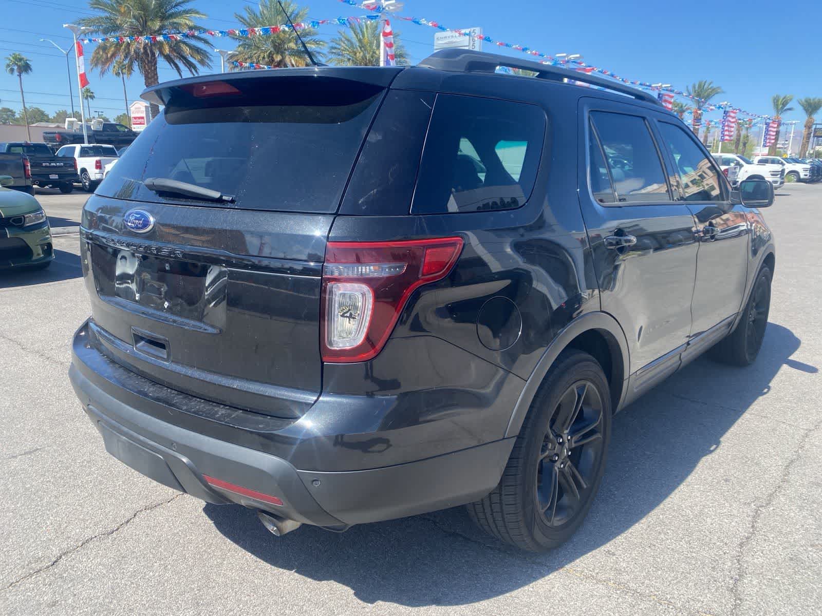 Thumbnail: 2015 Ford Explorer - 6