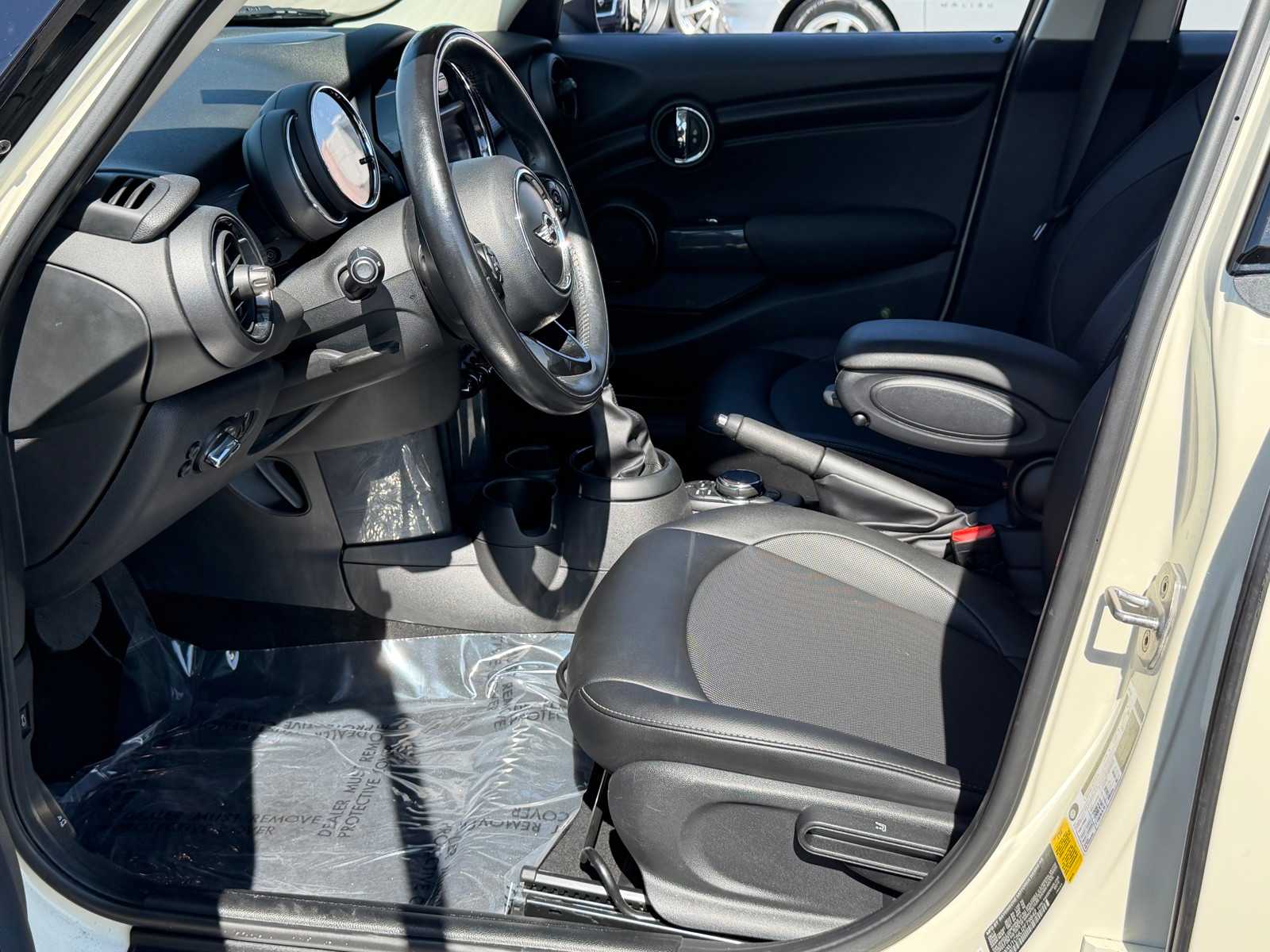 Thumbnail: 2018 MINI Cooper Hardtop - 14