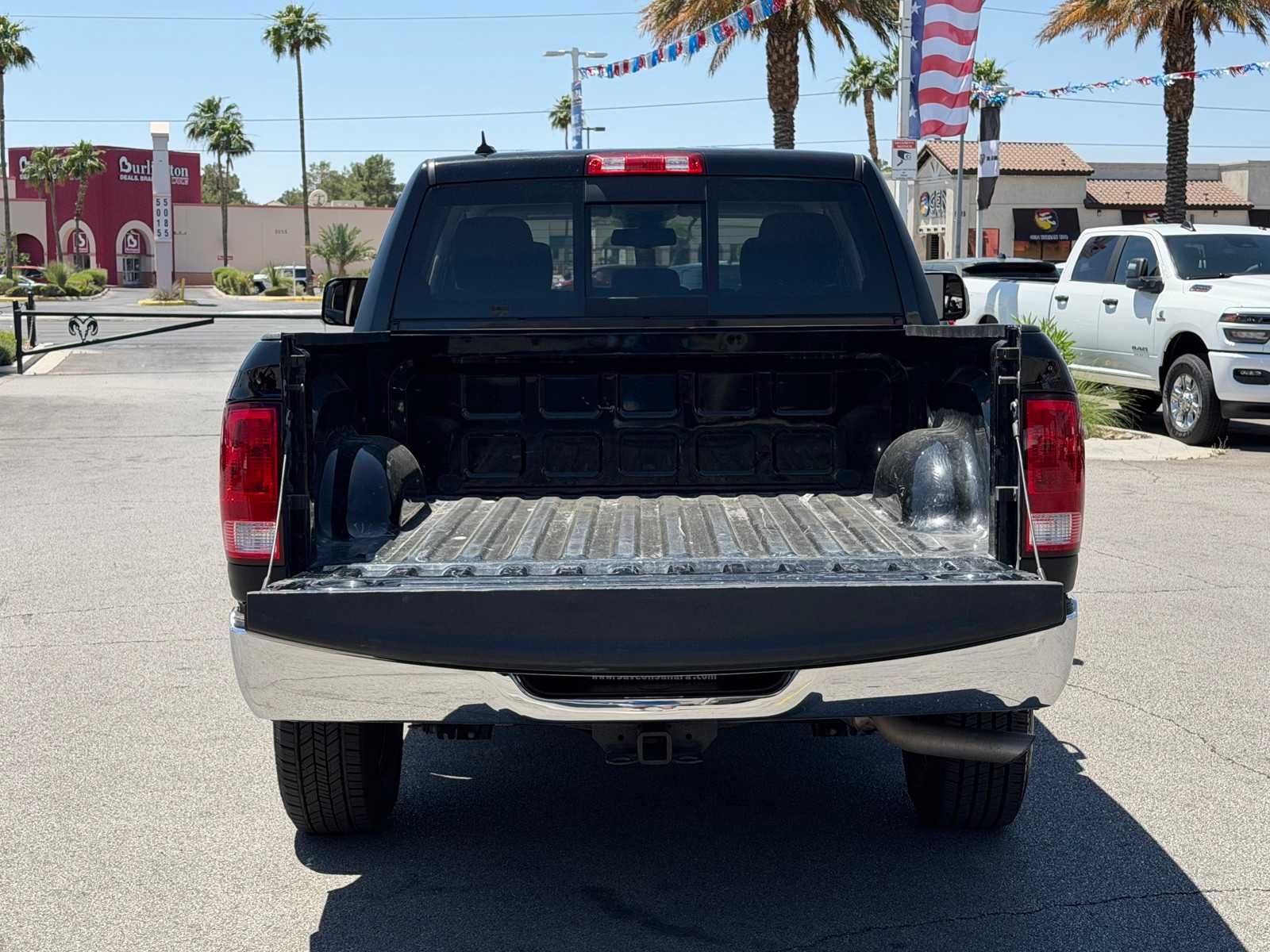 Thumbnail: 2023 RAM 1500 Classic - 32