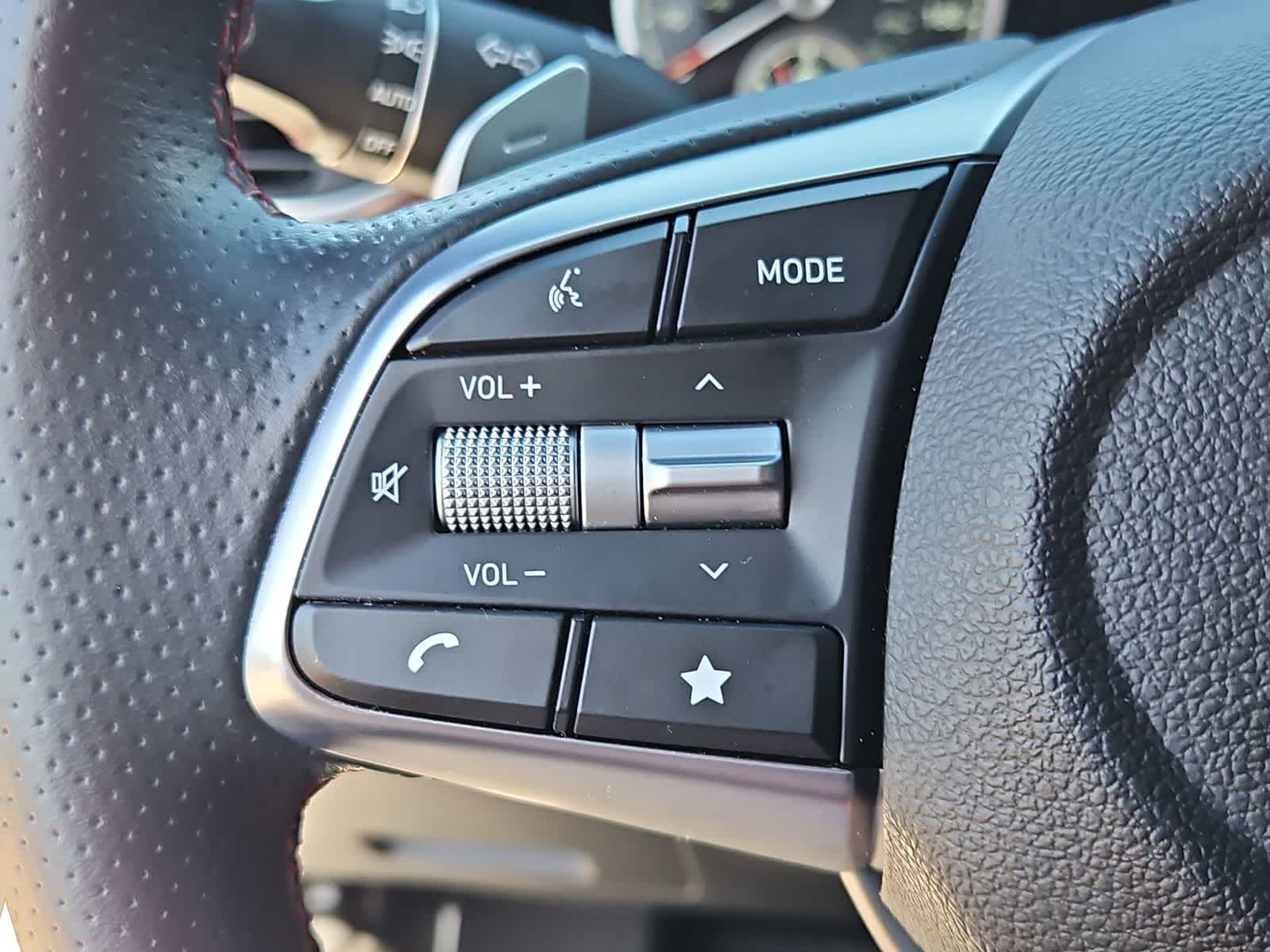 Thumbnail: 2023 Genesis G70 - 24