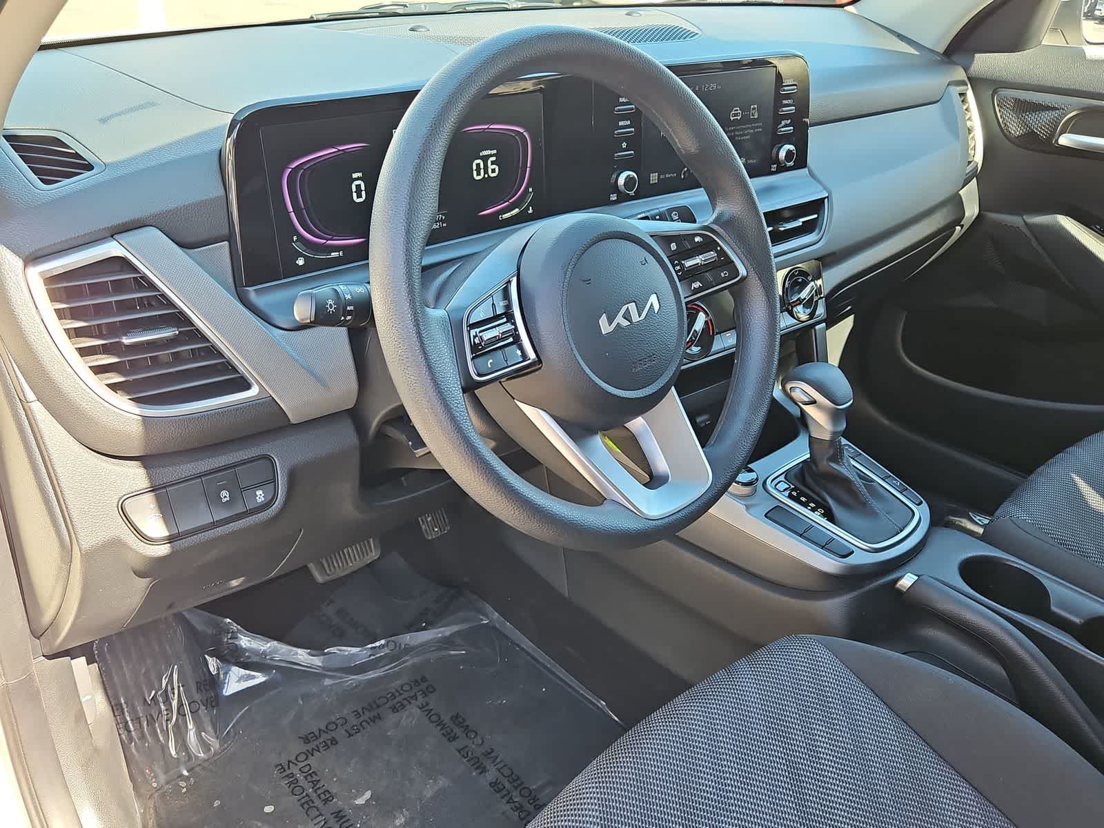 Thumbnail: 2024 Kia Seltos - 10