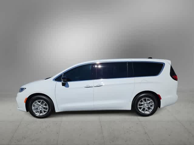 Thumbnail: 2026 Chrysler Pacifica - 5