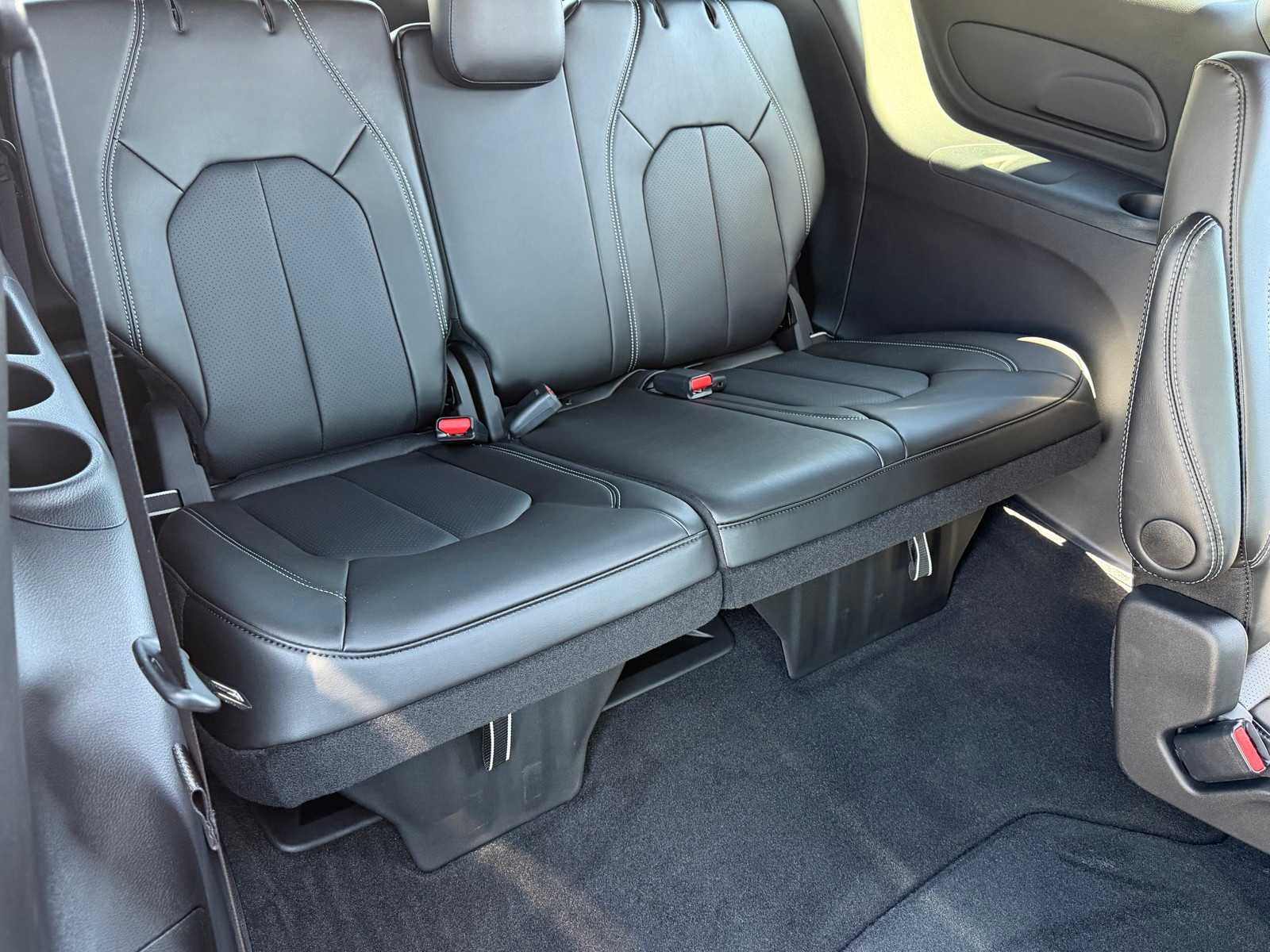 Thumbnail: 2026 Chrysler Pacifica - 26