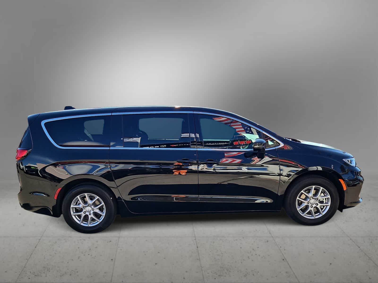 Thumbnail: 2026 Chrysler Pacifica - 9