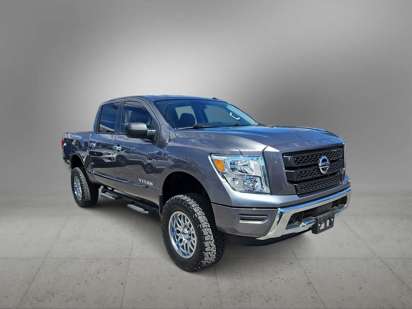 2021 Nissan Titan SV photo 2