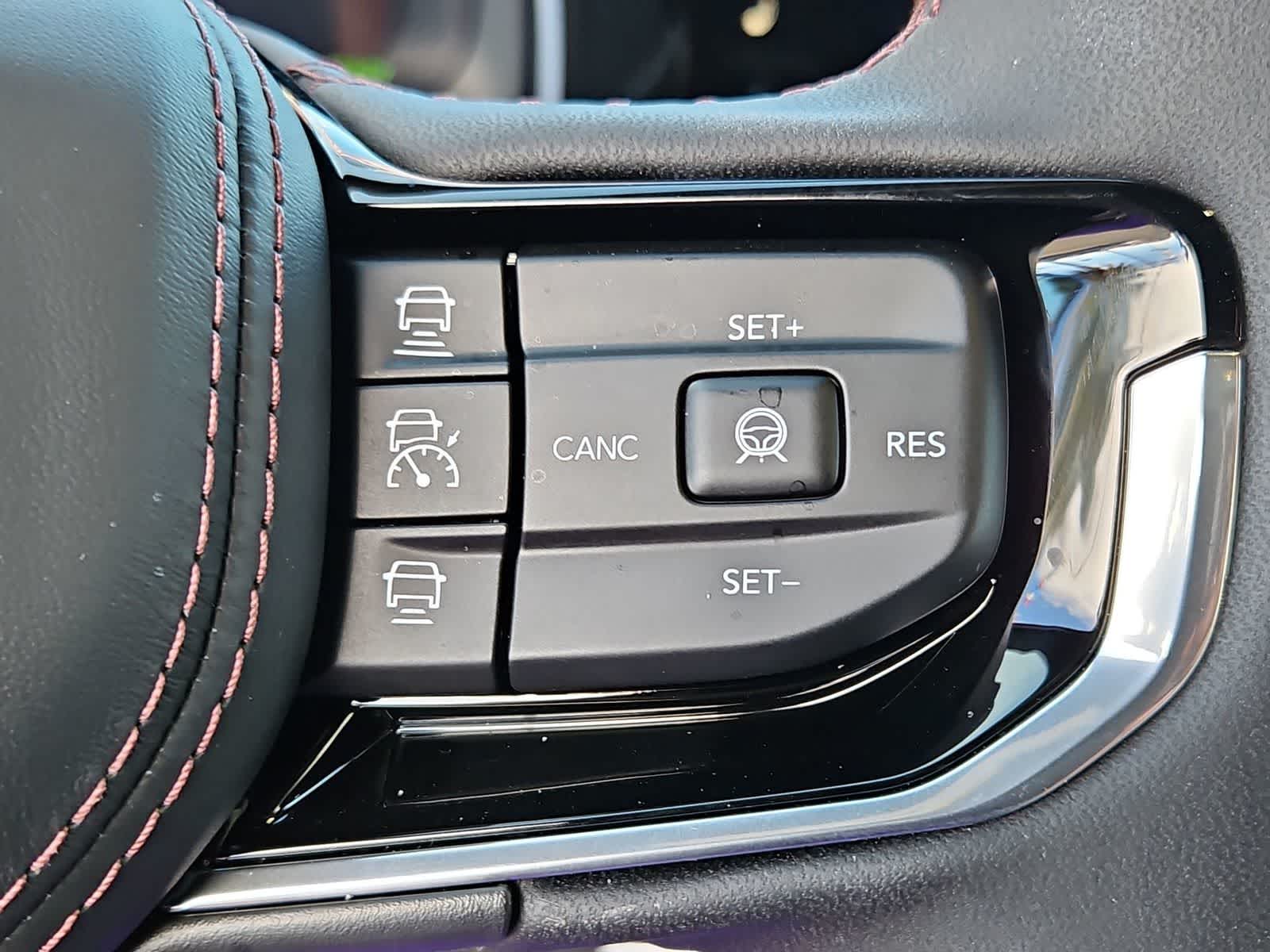 Thumbnail: 2025 Jeep Wagoneer S - 24