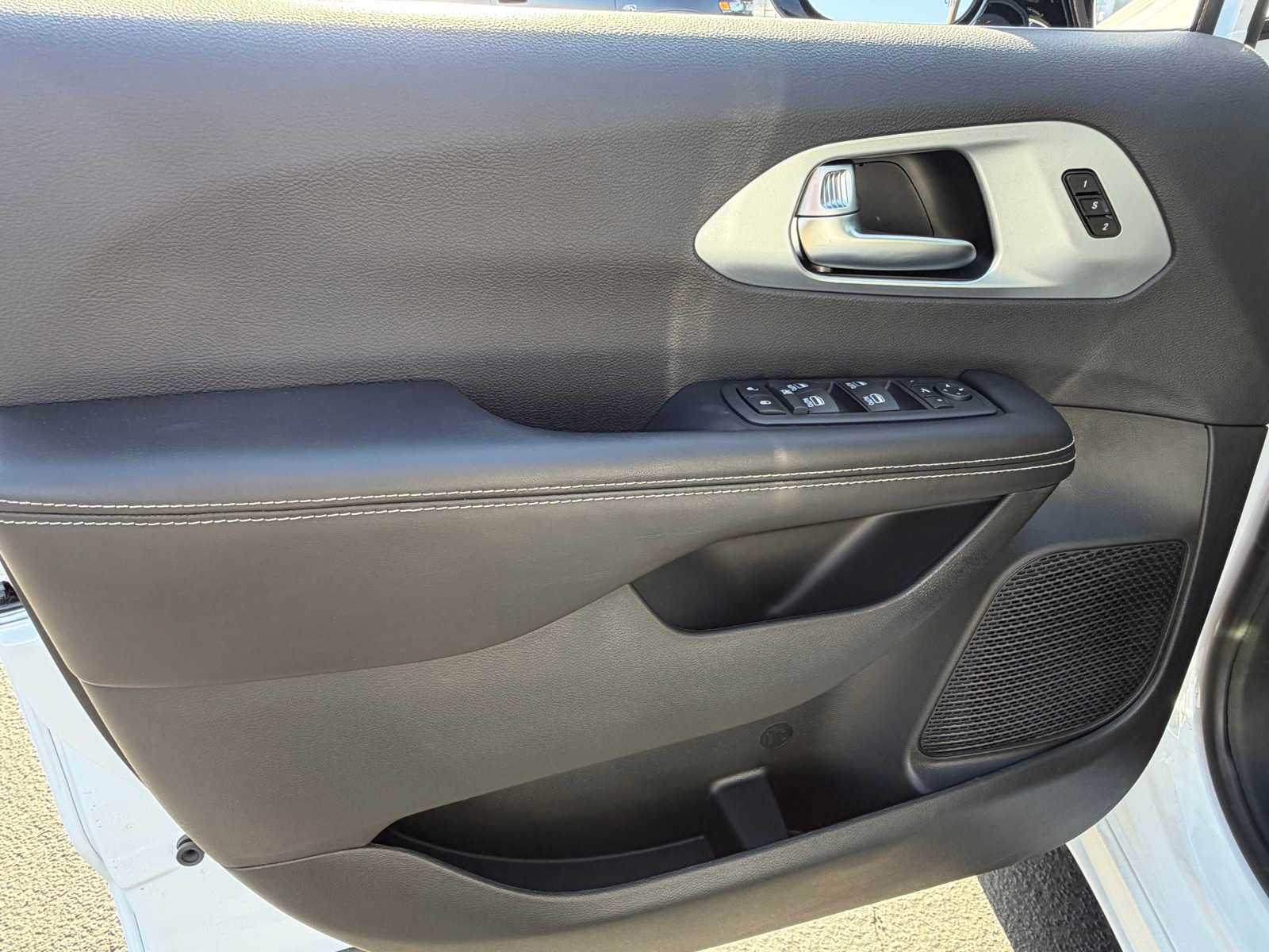 Thumbnail: 2026 Chrysler Pacifica - 26