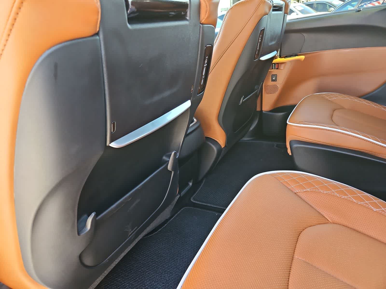 Thumbnail: 2026 Chrysler Pacifica - 18