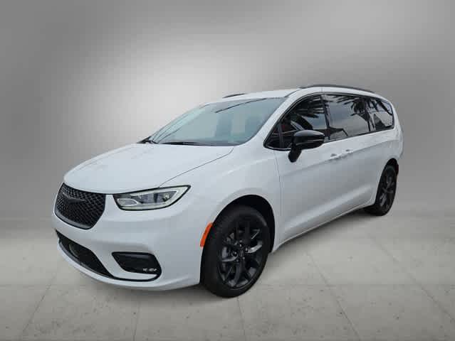 Thumbnail: 2026 Chrysler Pacifica - 5