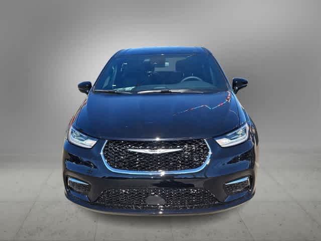 Thumbnail: 2026 Chrysler Pacifica - 3