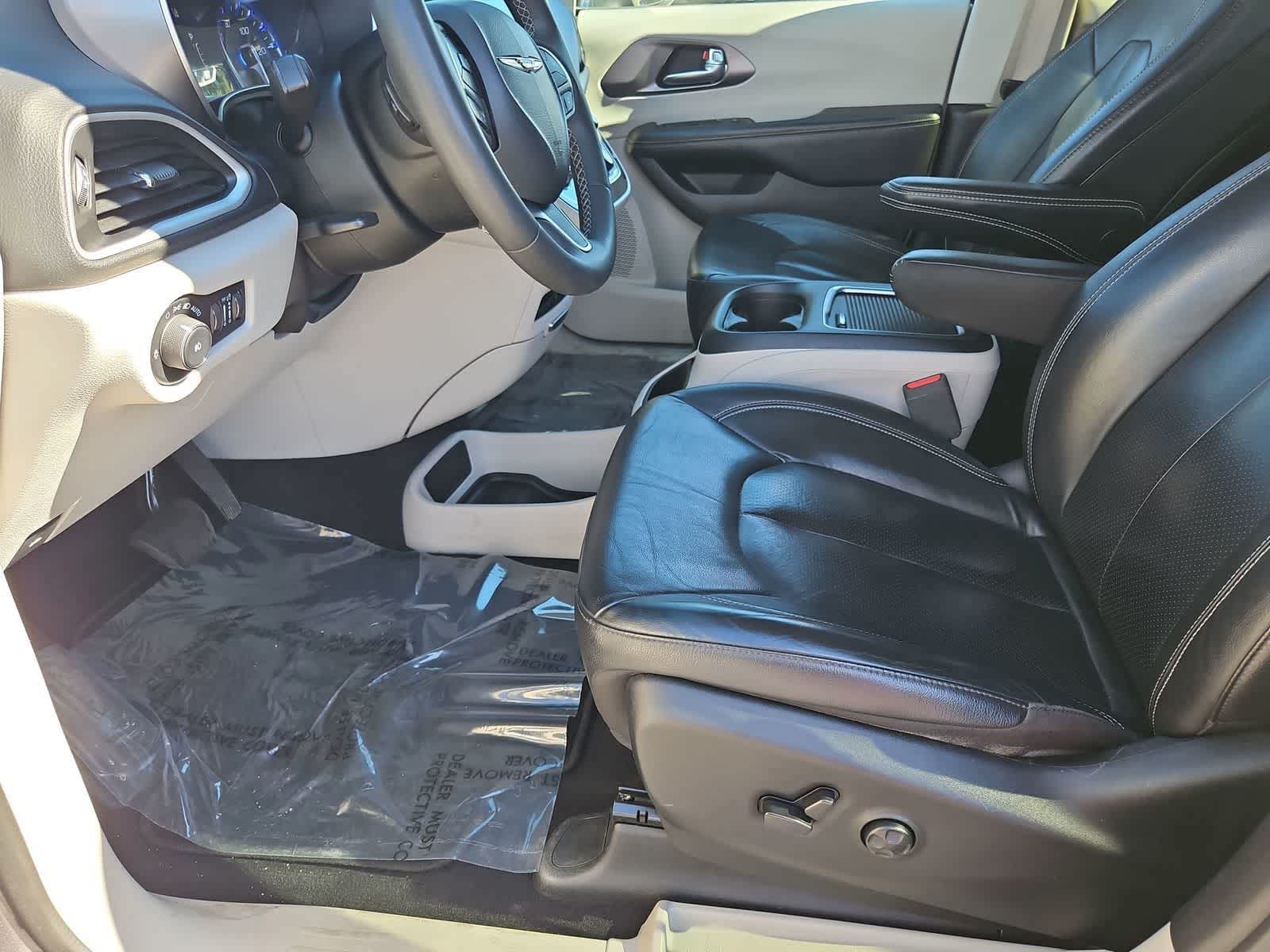 Thumbnail: 2022 Chrysler Pacifica - 20