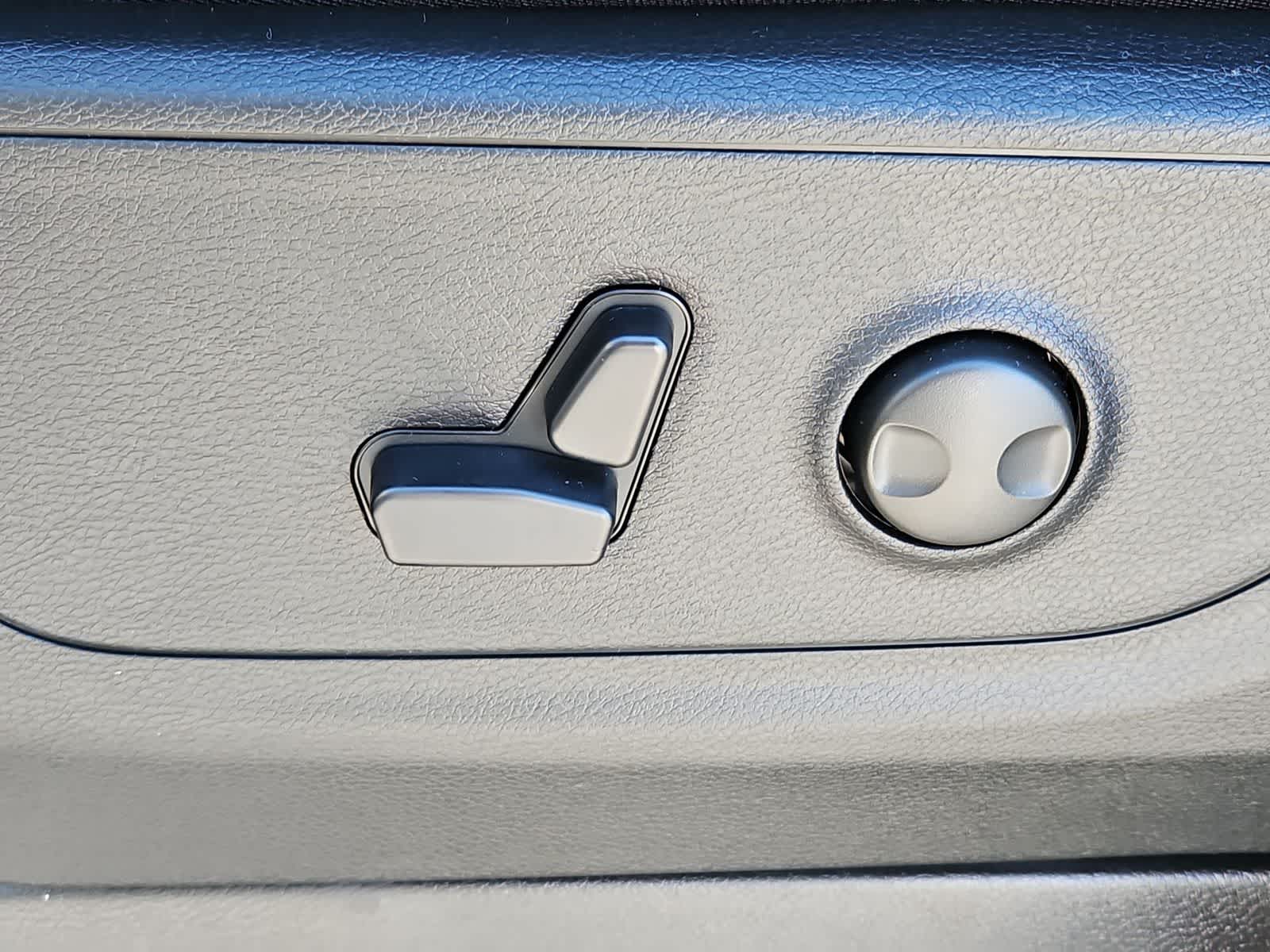 Thumbnail: 2026 RAM 1500 - 17