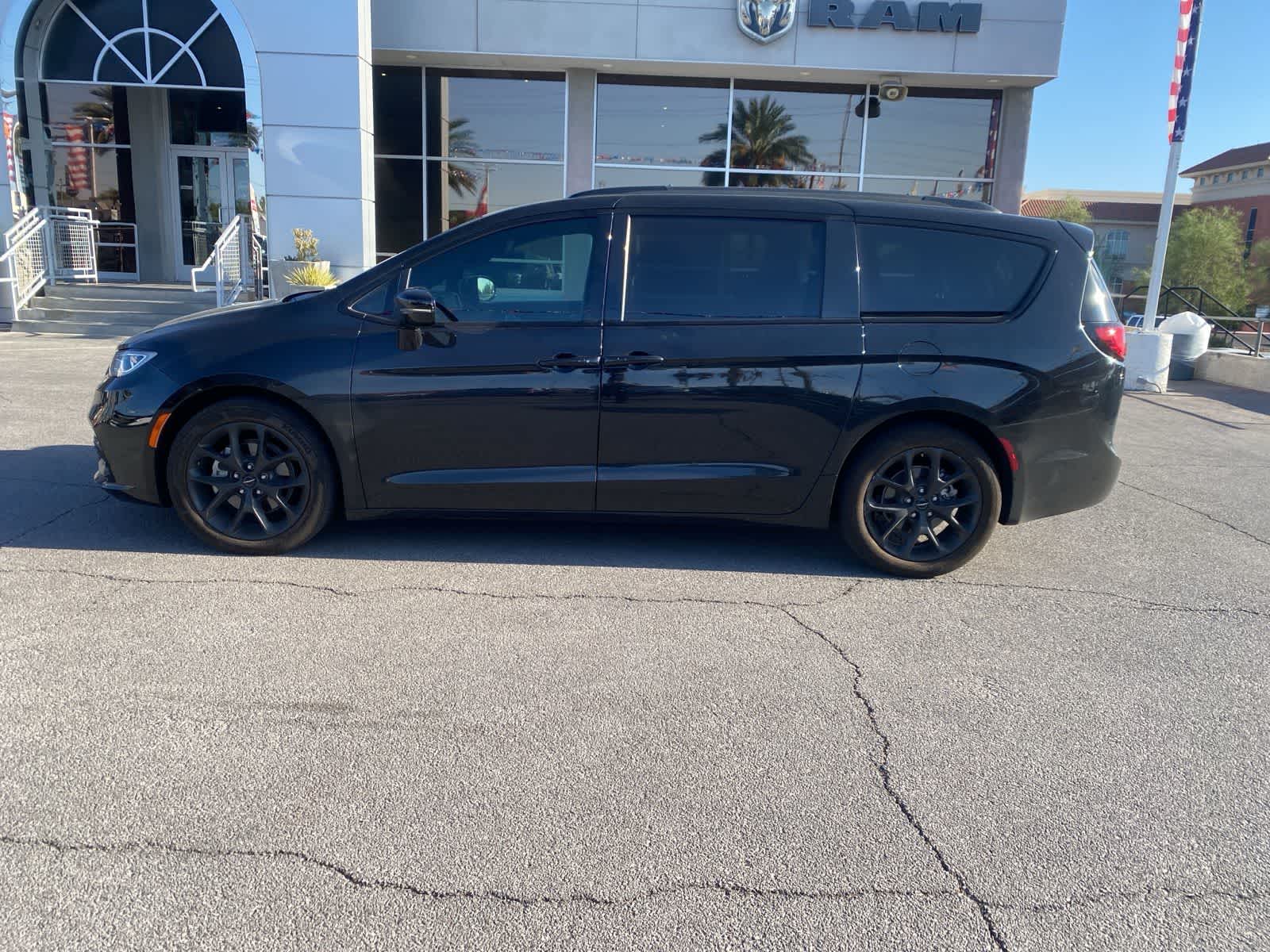 Thumbnail: 2021 Chrysler Pacifica - 8