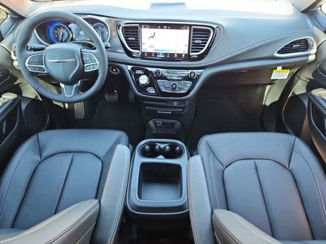 Thumbnail: 2026 Chrysler Pacifica - 19
