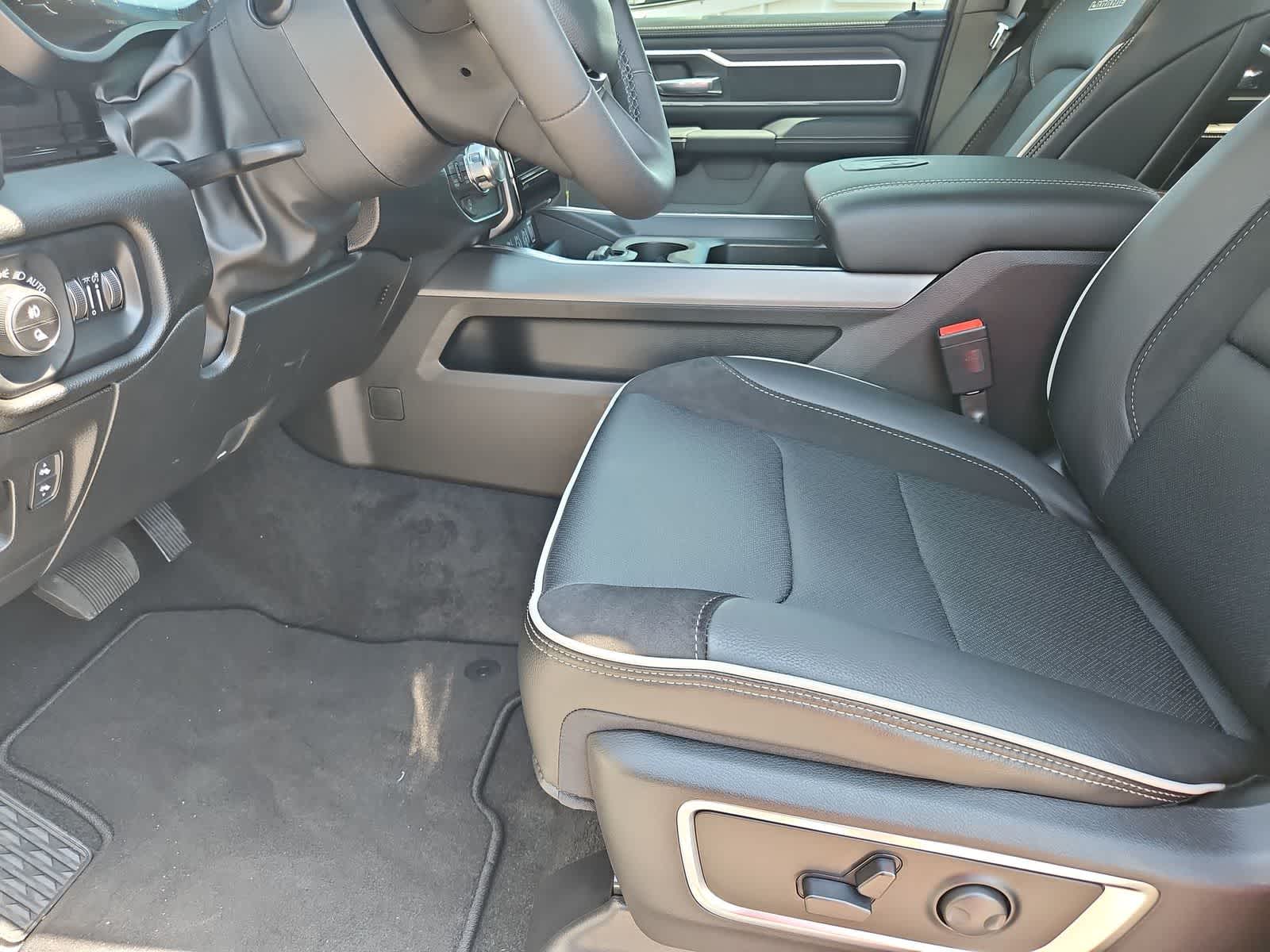 Thumbnail: 2025 RAM 1500 - 17