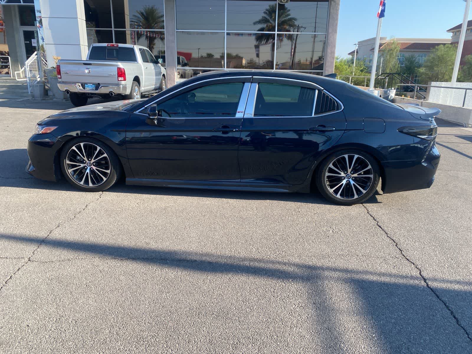 Thumbnail: 2018 Toyota Camry - 9