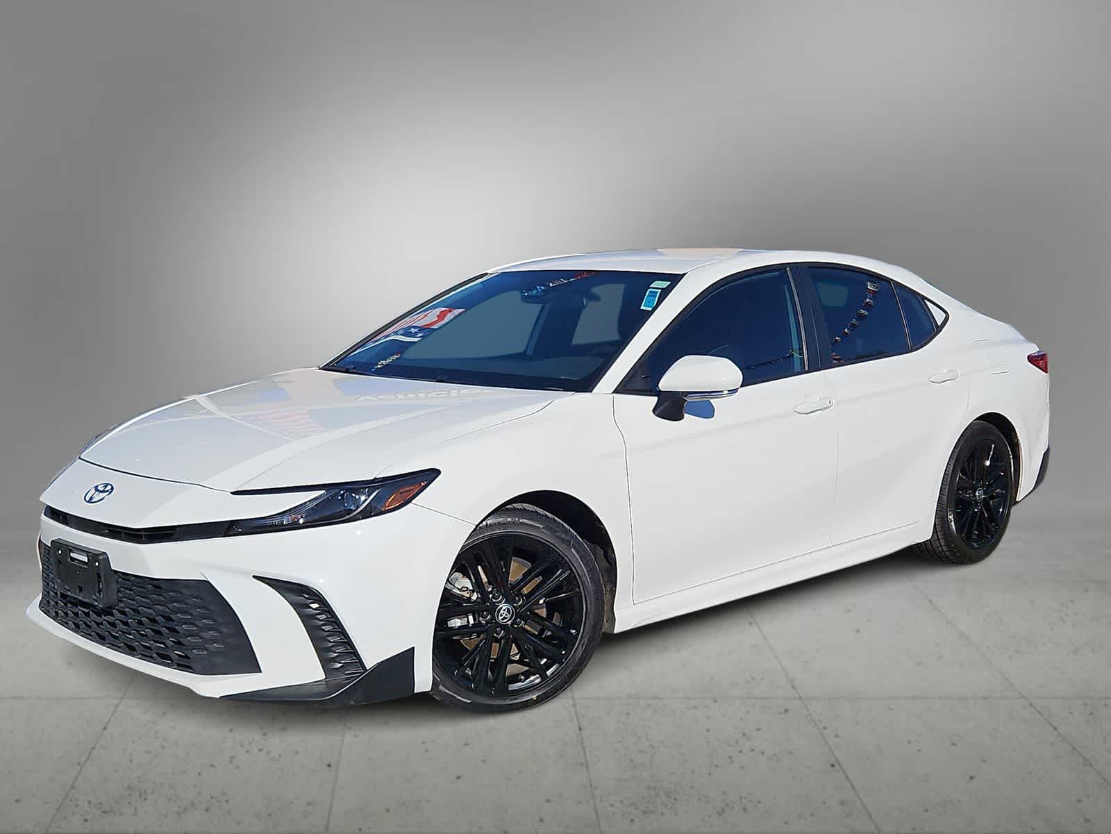 2025 Toyota Camry SE's photo
