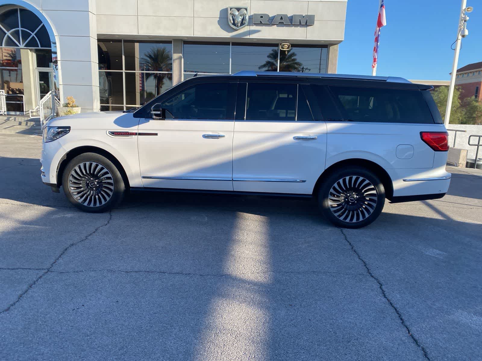 Thumbnail: 2018 Lincoln Navigator L - 9