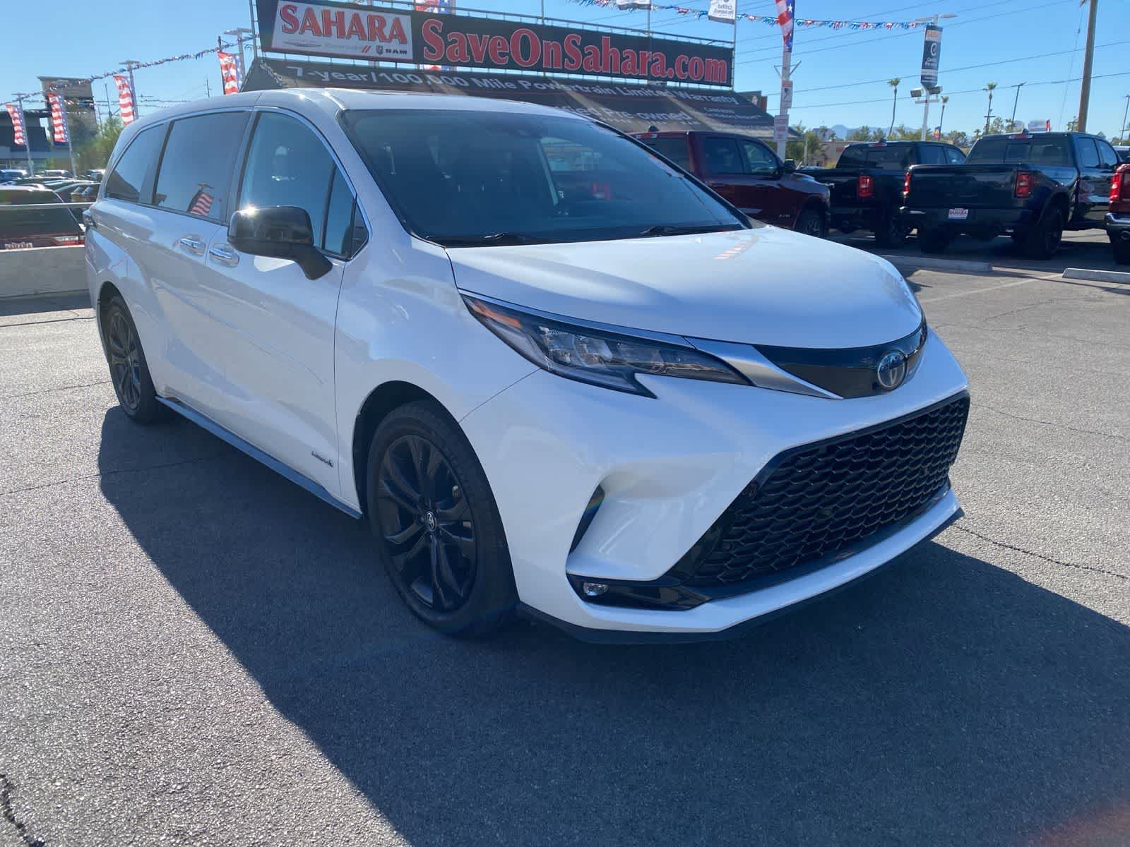 Thumbnail: 2021 Toyota Sienna - 3
